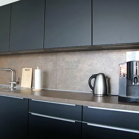 Lux 90m2 - 2 Kingsize Beds - Center - Netflix - 2min To Train - Excellent View Apartament *