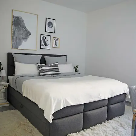 Lux 90m2 - 2 Kingsize Beds - Center - Netflix - 2min To Train - Excellent View Apartament